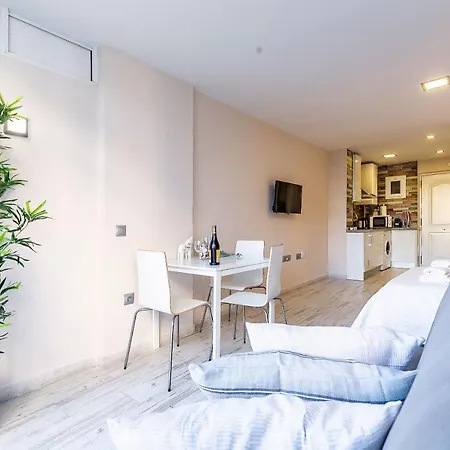Sun Coast -- Superb With 4 Pools, Gardens & Breakfast Appartement Benalmádena