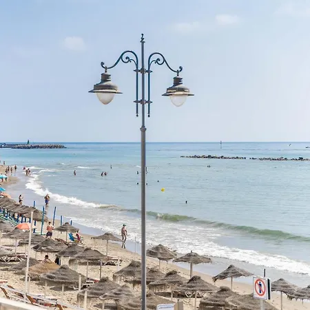 Sun Coast -- Superb With 4 Pools, Gardens & Breakfast Appartement Benalmádena